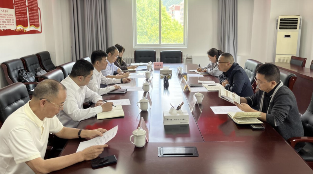 宏达集团与康定市举行座谈